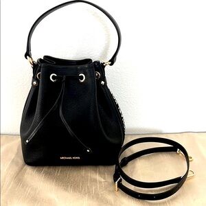🎉Michael Kors 🎉Black Bucket Bag